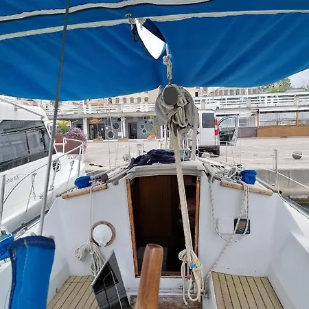 Cozy Sailboat In Barcelona!! No Showers Ботель