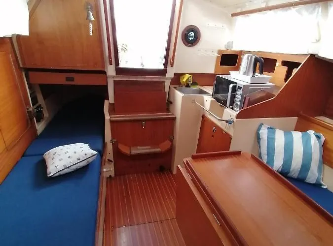Ботель Cozy Sailboat In Barcelona!! No Showers