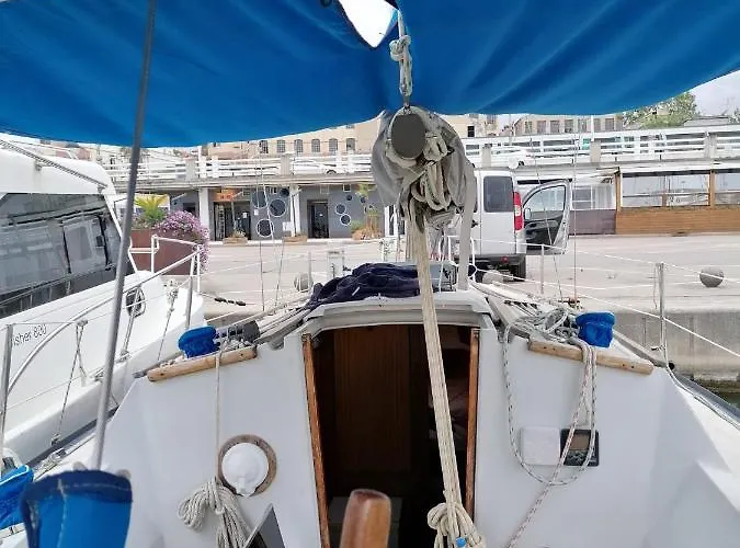 Cozy Sailboat In Barcelona!! No Showers Ботель