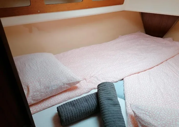 Cozy Sailboat In Barcelona!! No Showers Ботель Сан-Адриан-де-Бесос