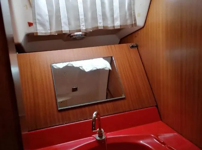 Ботель Cozy Sailboat In Barcelona!! No Showers *
